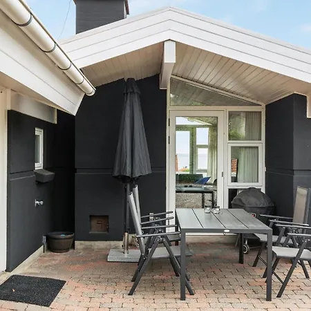 Cozy In With House Sea View بيت للعطل Sjolund