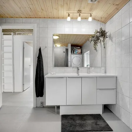 Cozy In With House Sea View Feriehus