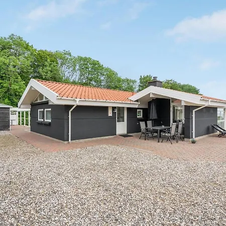 Feriehus Cozy In With House Sea View