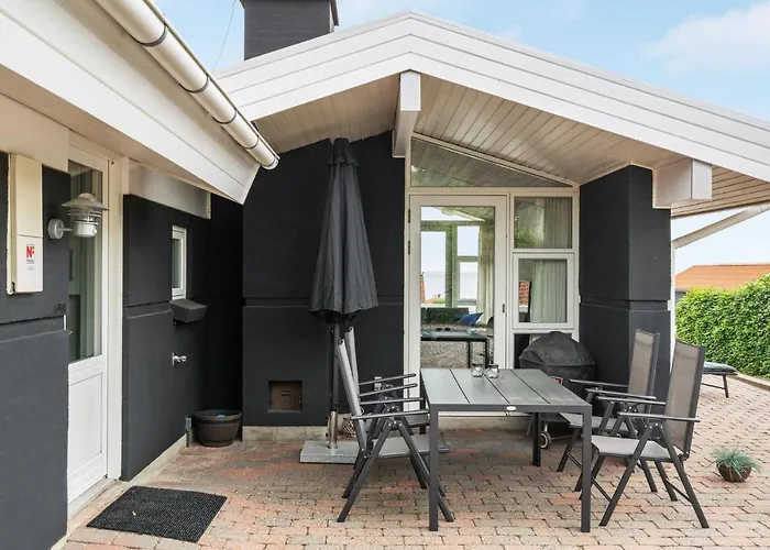 Cozy In With House Sea View Nyaraló Sjølund